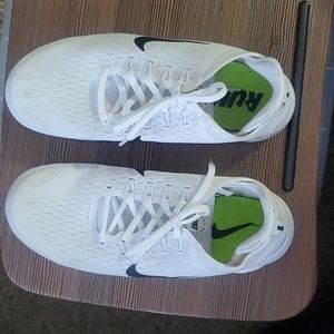 Woman's Nike Free RN Sneakers used